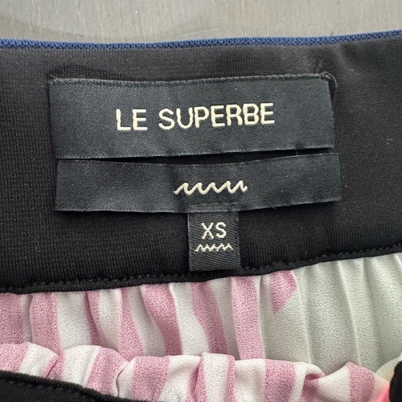 Le Superbe interrupted pattern pleated skirt in interrupted pattern - Picture 7 of 10